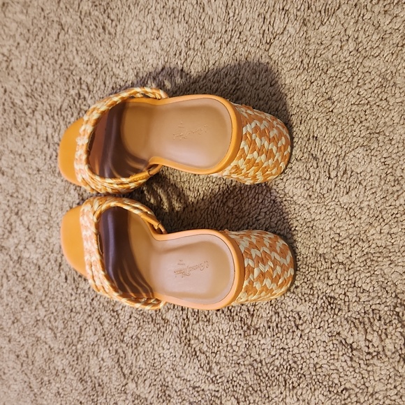 Universal Thread Sandals - Picture 3 of 4